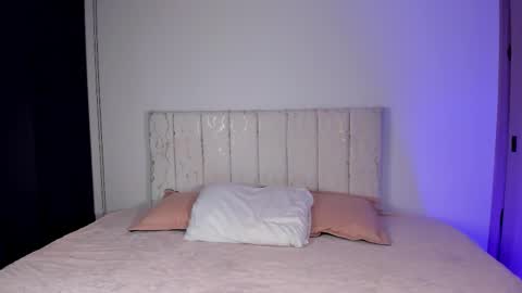 Snapshot of lia_girl2 chatting on 21, 11, 2025 Lia online show from 21, 11, 2025