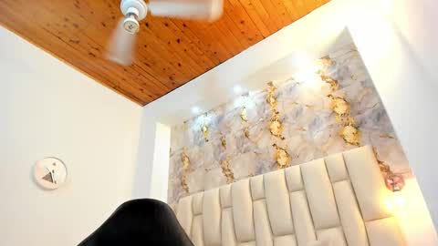 lia_mariana online show from 16, 12, 2025