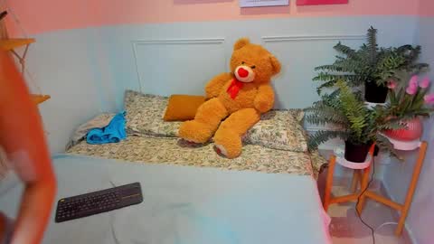 Lia monnet  online show from 5, 3, 2026