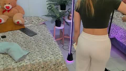 Lia monnet  online show from 12, 3, 2026