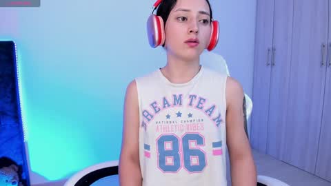 Snapshot of lia_queen610 chatting on 5, 2, 2025 Little Queen Lia online show from 5, 2, 2025