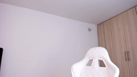 Snapshot of lia_queen610 chatting on 19, 2, 2025 Little Queen Lia online show from 19, 2, 2025