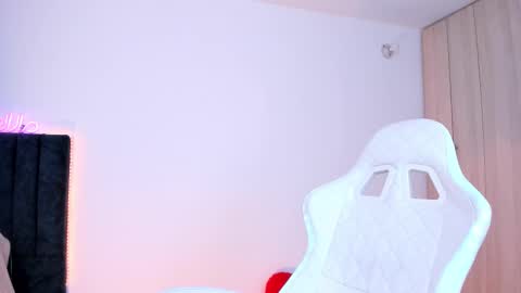 Snapshot of lia_queen610 chatting on 20, 2, 2025 Little Queen Lia online show from 20, 2, 2025