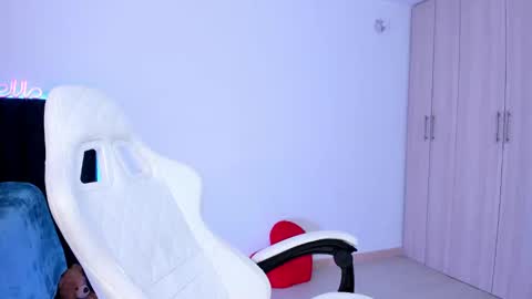 Snapshot of lia_queen610 chatting on 7, 3, 2025 Little Queen Lia online show from 7, 3, 2025