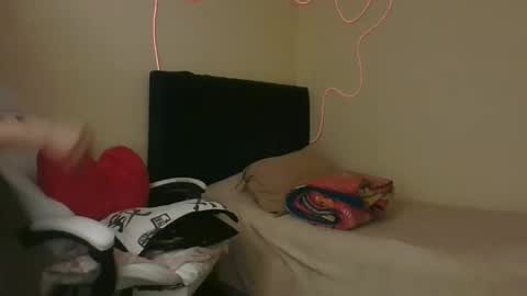 Snapshot of lia_queen610 chatting on 18, 11, 2025 Little Queen Lia online show from 18, 11, 2025