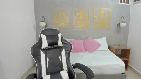 Lia  online show from 11, 2, 2025