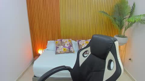 Lia  online show from 23, 2, 2025