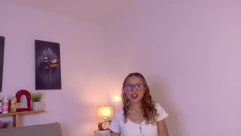 Snapshot of lia_valmont_18 chatting on 1, 5, 2026 Juliana online show from 1, 5, 2026