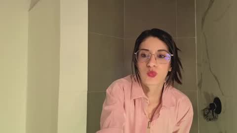 Lia  online show from 28, 9, 2025