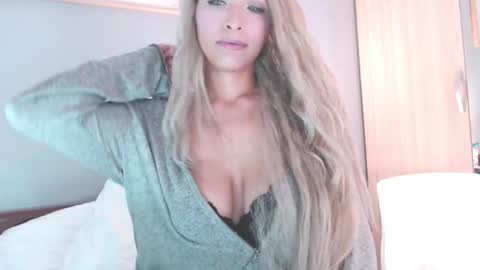 Lia Divina online show from 1, 12, 2025