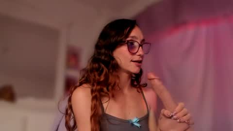 Snapshot of liahilton_ chatting on 7, 6, 2026 lh6 9c online show from 7, 6, 2026