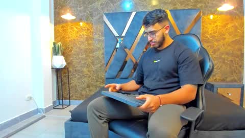 LIAM KLEIN online show from 17, 9, 2025