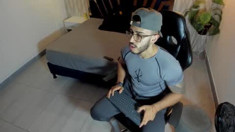 LIAM KLEIN online show from 25, 3, 2026