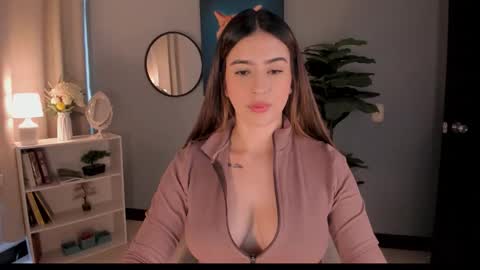 Snapshot of liapearce chatting on 19, 11, 2025 Lia online show from 19, 11, 2025