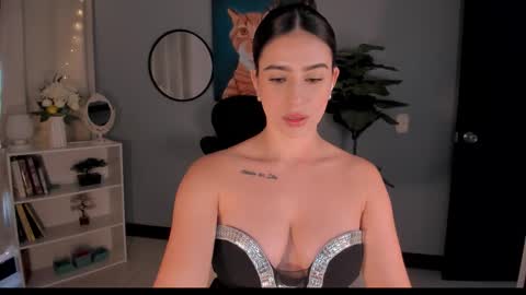 Snapshot of liapearce chatting on 21, 11, 2025 Lia online show from 21, 11, 2025