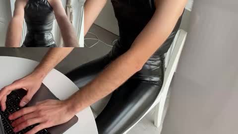 Snapshot of liferacw chatting on 25, 9, 2025 SofieXxxDoll online show from 25, 9, 2025