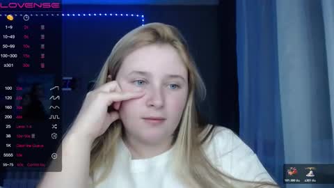 light_lunaa online show from 4, 11, 2025