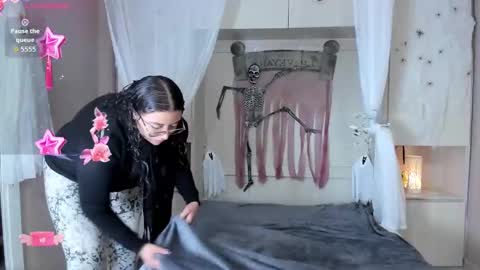         online show from 28, 10, 2025