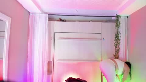         online show from 15, 4, 2026