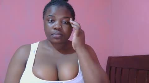 Snapshot of liilcutiee chatting on 19, 10, 2025 Lily online show from 19, 10, 2025