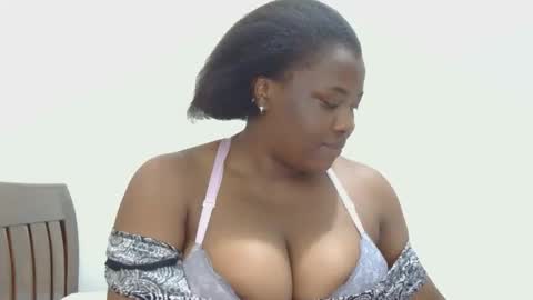 Snapshot of liilcutiee chatting on 8, 11, 2025 Lily online show from 8, 11, 2025