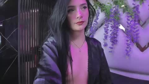 Snapshot of liinzy_rouse chatting on 4, 4, 2026 Brittany online show from 4, 4, 2026