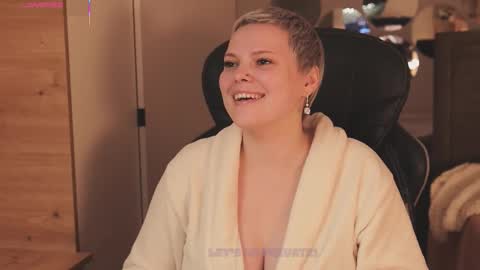 Snapshot of likaaberry chatting on 5, 12, 2025 likaaberry online show from 5, 12, 2025