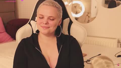 Snapshot of likaaberry chatting on 5, 3, 2026 likaaberry online show from 5, 3, 2026