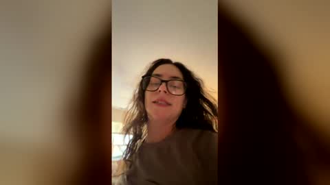 Snapshot of lil_lilyrose chatting on 23, 4, 2026 Lily Rose online show from 23, 4, 2026