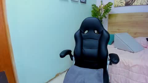 Snapshot of lila_foox chatting on 4, 3, 2025 LILA online show from 4, 3, 2025