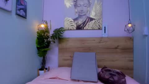 Snapshot of lila_foox chatting on 8, 11, 2025 LILA online show from 8, 11, 2025