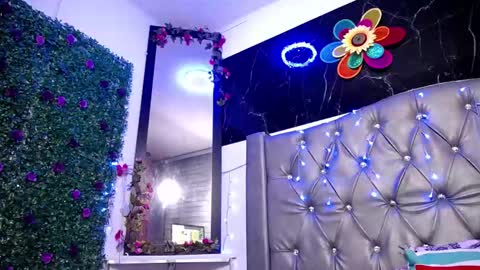 Snapshot of lila_gummy_ chatting on 19, 2, 2025 online show from 19, 2, 2025