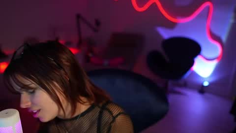 Rebecca online show from 21, 4, 2026