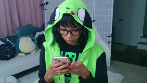 evie online show from 2, 10, 2025