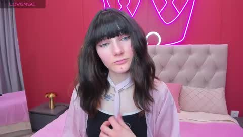 Lilli  follow me kiss online show from 20, 2, 2025