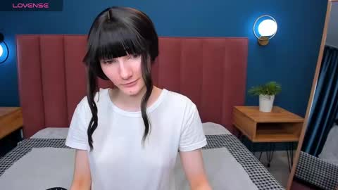 Lilli  follow me kiss online show from 11, 3, 2025