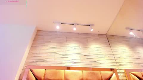 LILIAN  online show from 14, 11, 2025