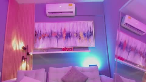 holis soy lily chang no olvides el pulgar arriba es muy importante para mi 3 independent model online show from 18, 4, 2026