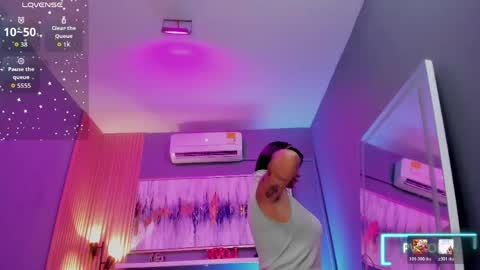 holis soy lily chang no olvides el pulgar arriba es muy importante para mi 3 independent model online show from 21, 4, 2026