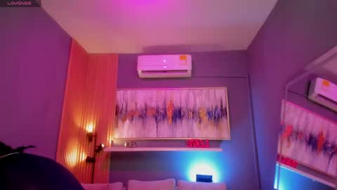 holis soy lily chang no olvides el pulgar arriba es muy importante para mi 3 independent model online show from 24, 4, 2026