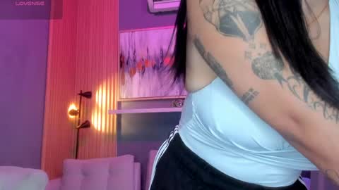 holis soy lily chang no olvides el pulgar arriba es muy importante para mi 3 independent model online show from 8, 6, 2026