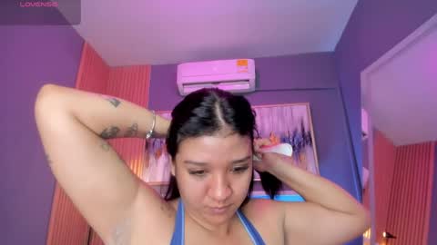 holis soy lily chang no olvides el pulgar arriba es muy importante para mi 3 independent model online show from 9, 6, 2026