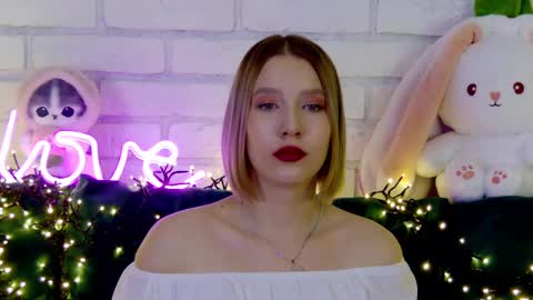 LiliLinn online show from 4, 3, 2025