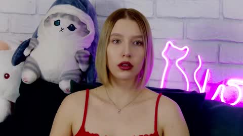 LiliLinn online show from 10, 3, 2025