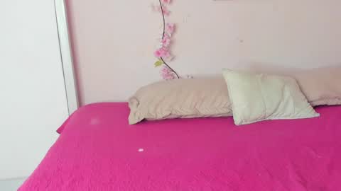 lilirousee online show from 19, 4, 2026