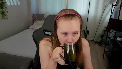  Lili Tiny  GMT2 3-10AM  MonTueWedThuSat online show from 29, 7, 2026