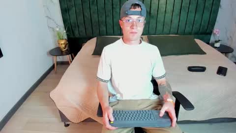 Lil James online show from 8, 2, 2026