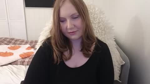 Snapshot of lilleambi chatting on 5, 12, 2025 Anni online show from 5, 12, 2025