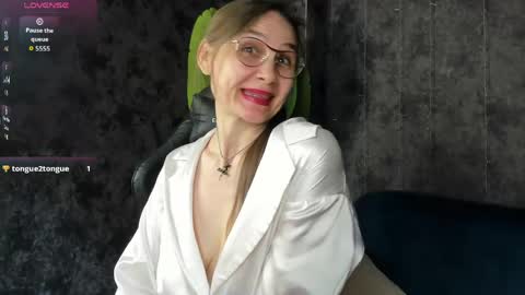 lillian_white1 online show from 28, 4, 2026