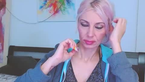 Lara online show from 16, 2, 2025